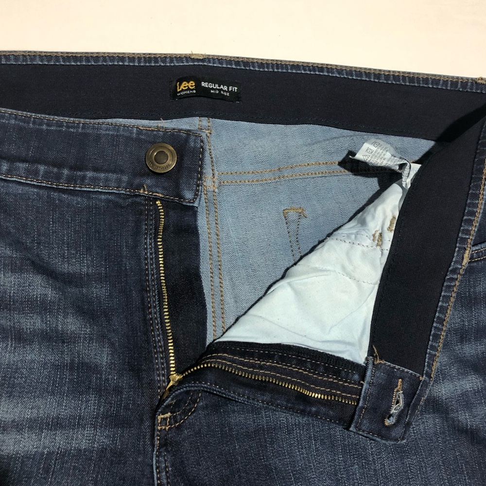 Lee Women’s Dark Blue Denim Mid Rise Capri Jeans Size 18W Medium - Picture 7 of 13